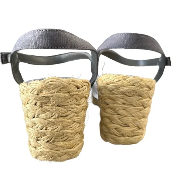 Lauren Ralph Lauren Charcoal Woven Sandals. Size 8 - Picture 4 of 6